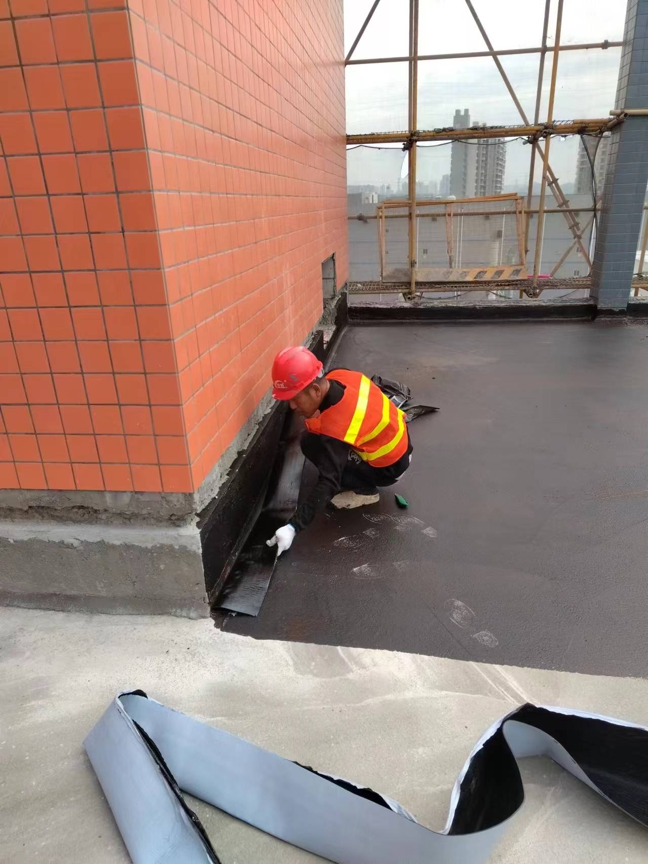 樓房水管漏水怎么辦？廣州本地專(zhuān)業(yè)防水補(bǔ)漏與管道安裝服務(wù)指南